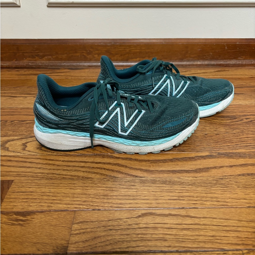 Women’s New Balance Fresh Foam Sneakers Forest Green Size 11D